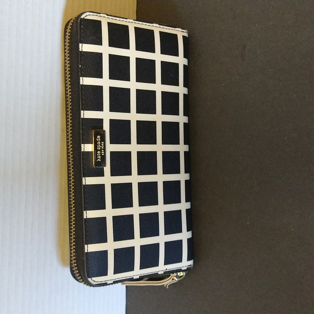 VGUC. Kate Spade black and white checkerboard large wallet.